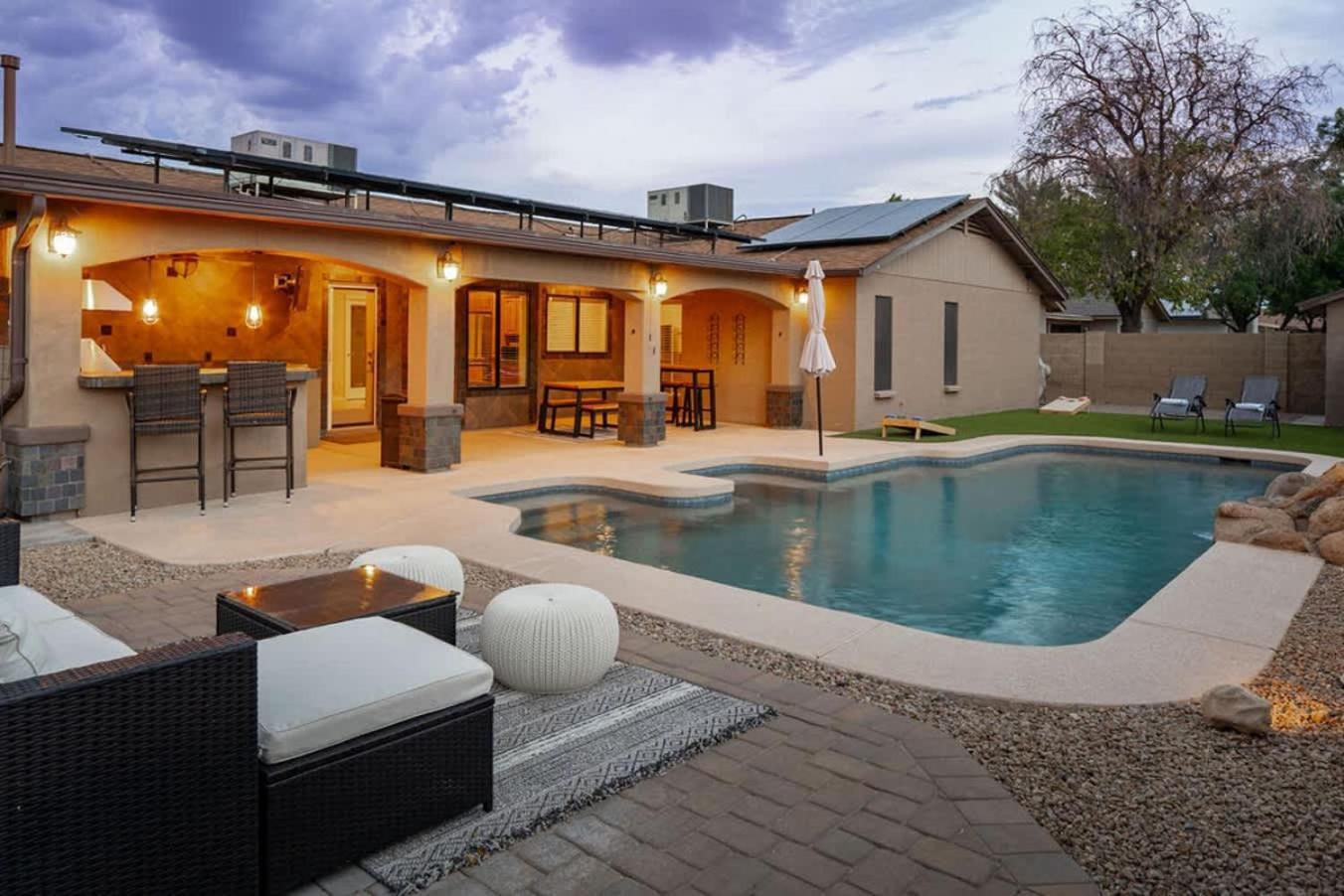 Champions Oasis - Near The Stadui2007m Withpool & Grill